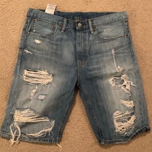Levi’s Destroyed Jean Shorts. - 34R